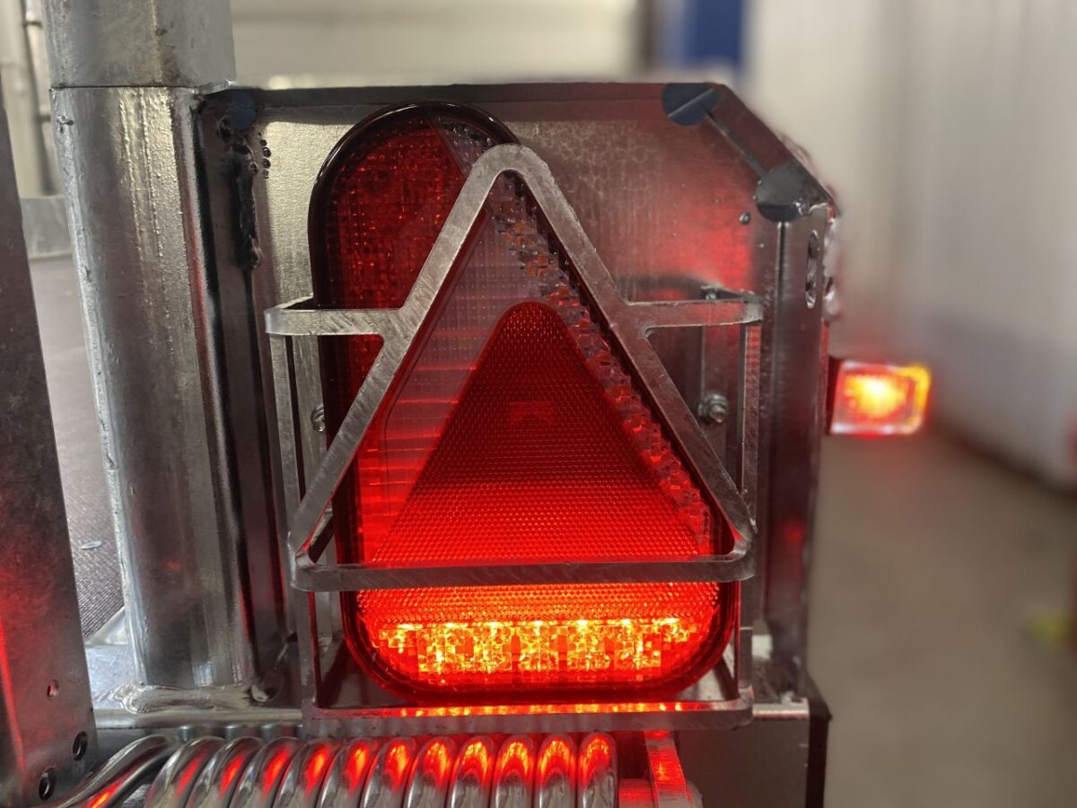 LED valot koneenkuljetusvaunuun-3751