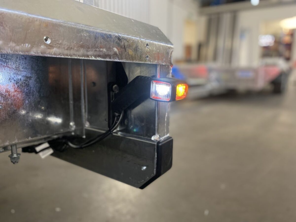 LED valot koneenkuljetusvaunuun-3752