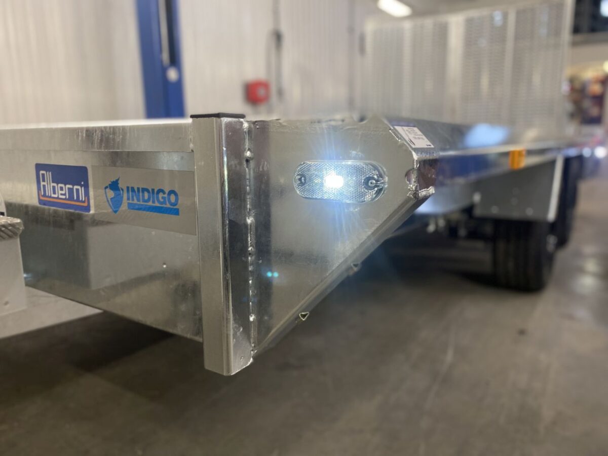 LED valot koneenkuljetusvaunuun-3753