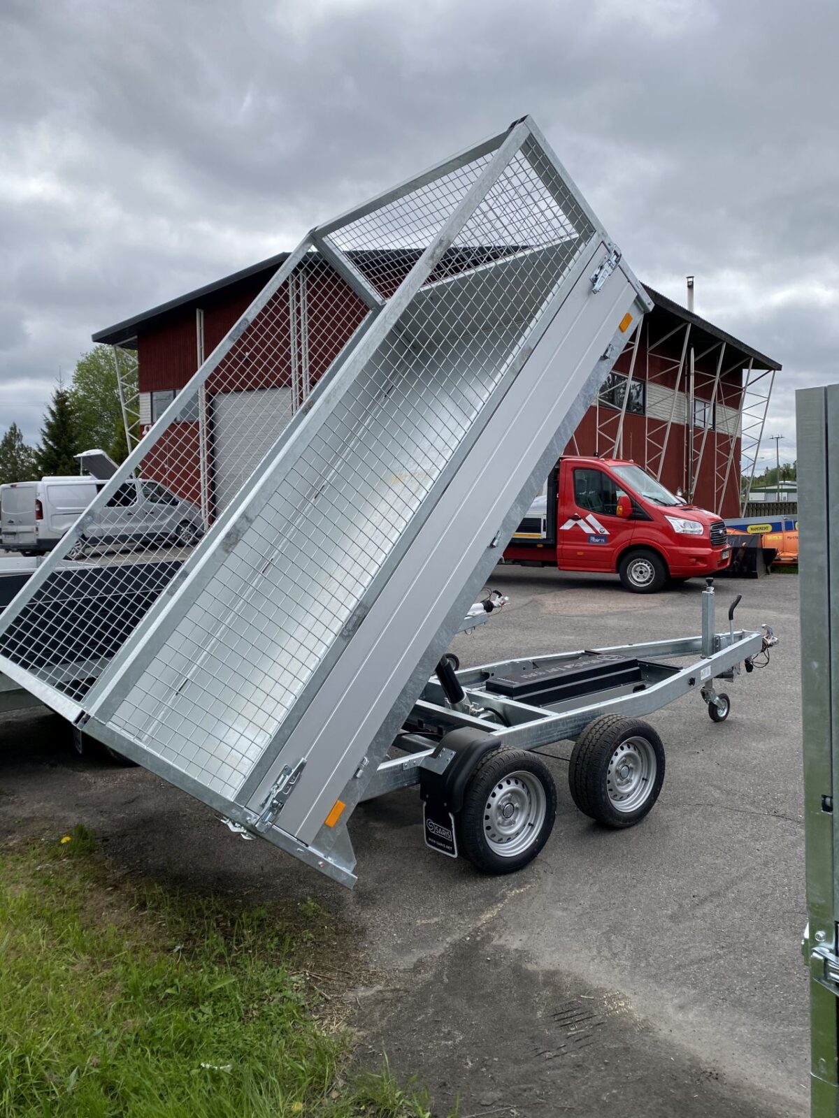 Saris K1 276x170 2700 kg 4,3 m3-0