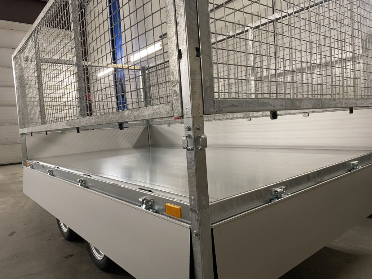 Saris K1 306x170 2700 kg 6,3m3-5036