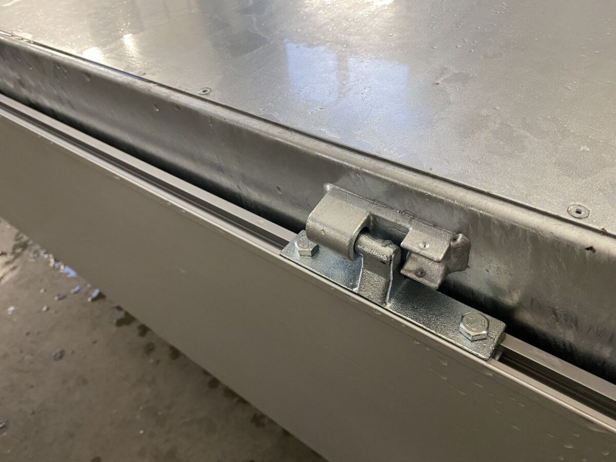 Saris K1 306x170 2700 kg 6,3m3-5005