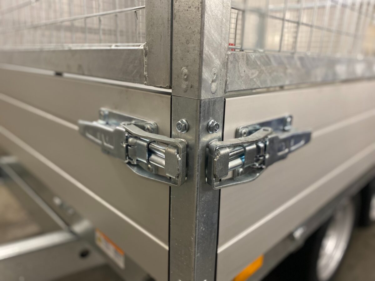 Saris K1 276x170 2700 kg 4,3 m3-5086