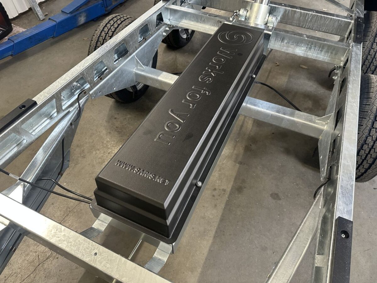 Saris K1 306x170 2700 kg 6,3m3-9733