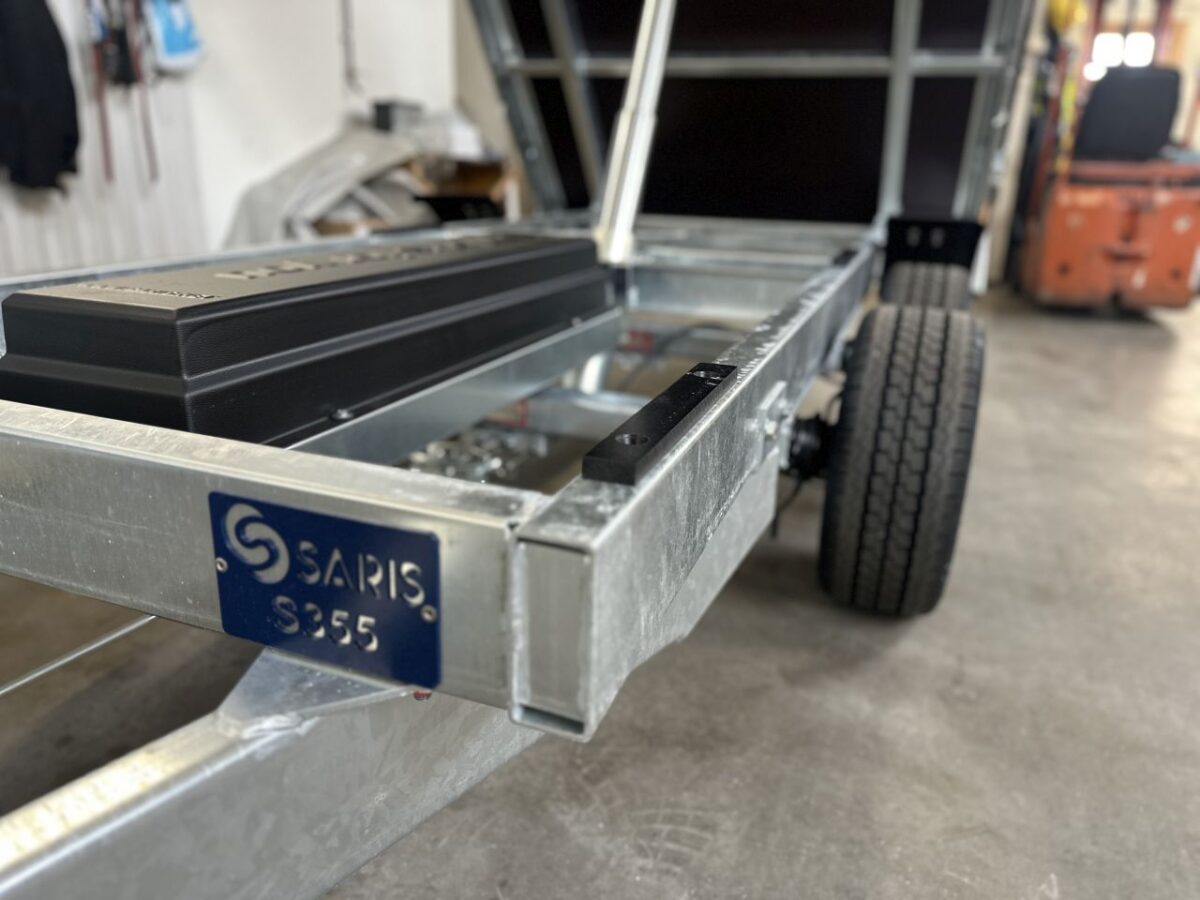 Saris K1 306x170 2700 kg 6,3m3-9746