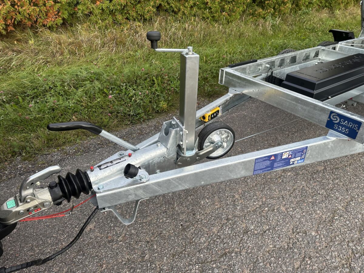 Saris K1 306x170 2700 kg 6,3m3-10753