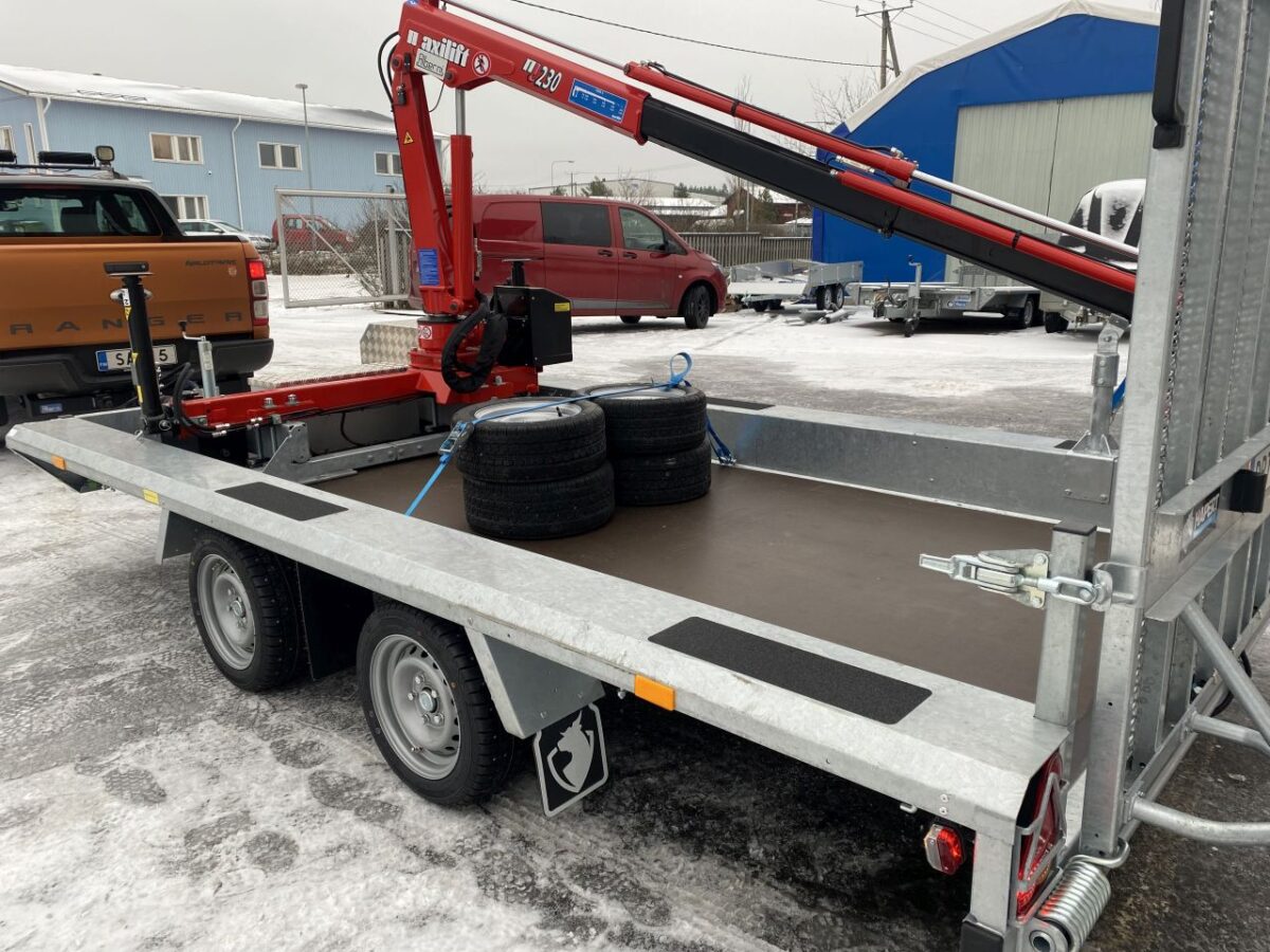Perävaunu nosturilla-6749