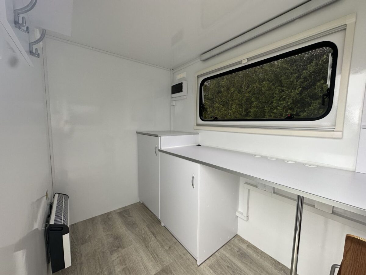 Alberni Mini toimisto -6916