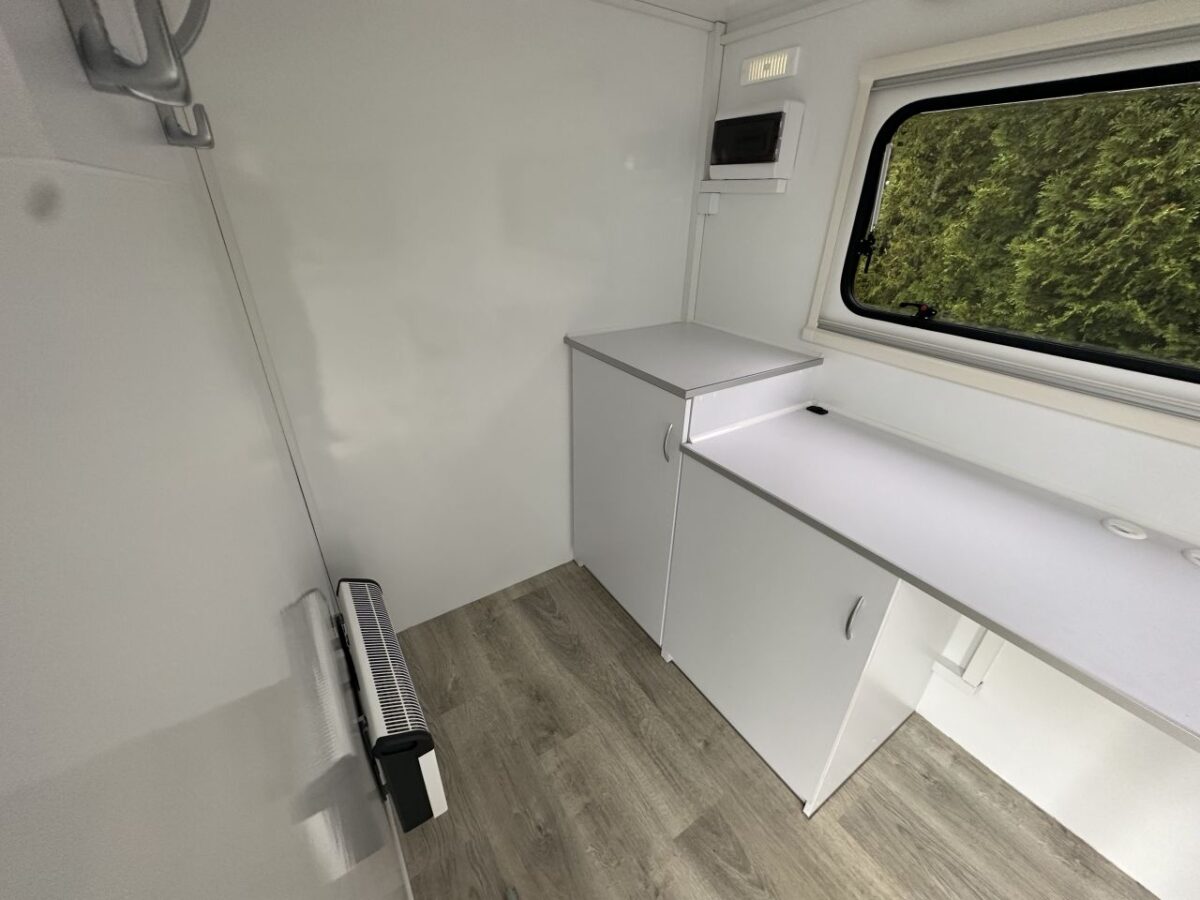 Alberni Mini toimisto -6918