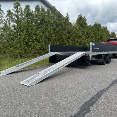 perävaunu alumiini rampeilla