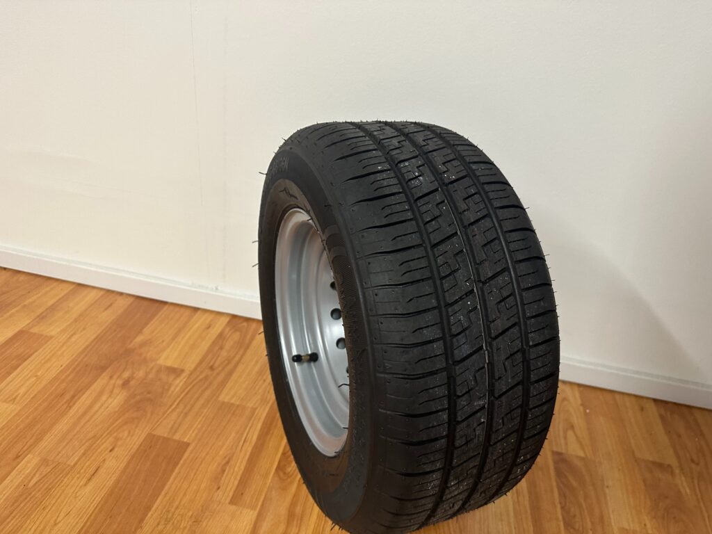 Rengas 195/55 R10 C ja vanne-0