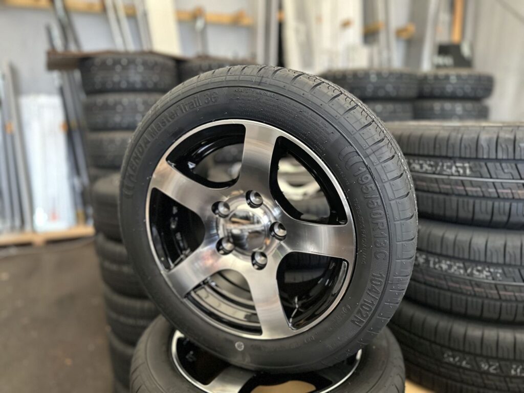 Rengas 195/50 R13 ja Alumiinivanne m+s-0