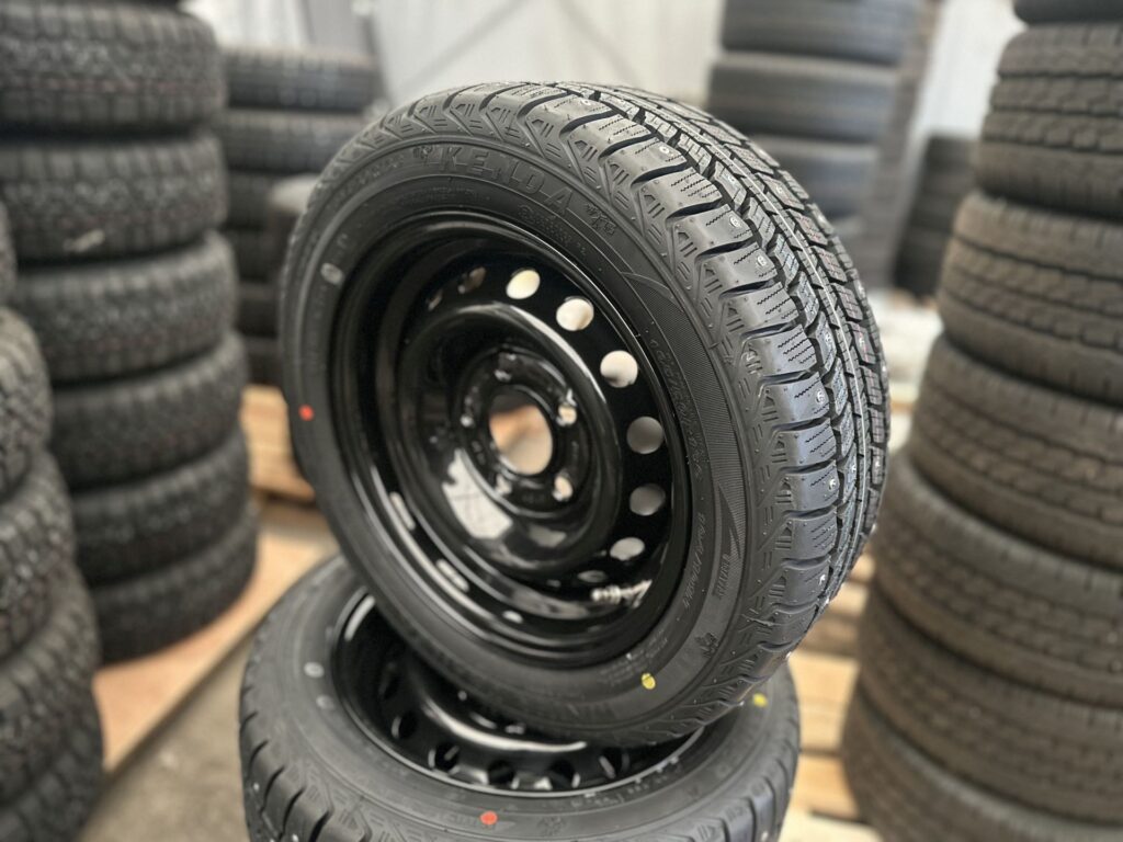 Nastarengas 195/50 R13 musta vanne-0