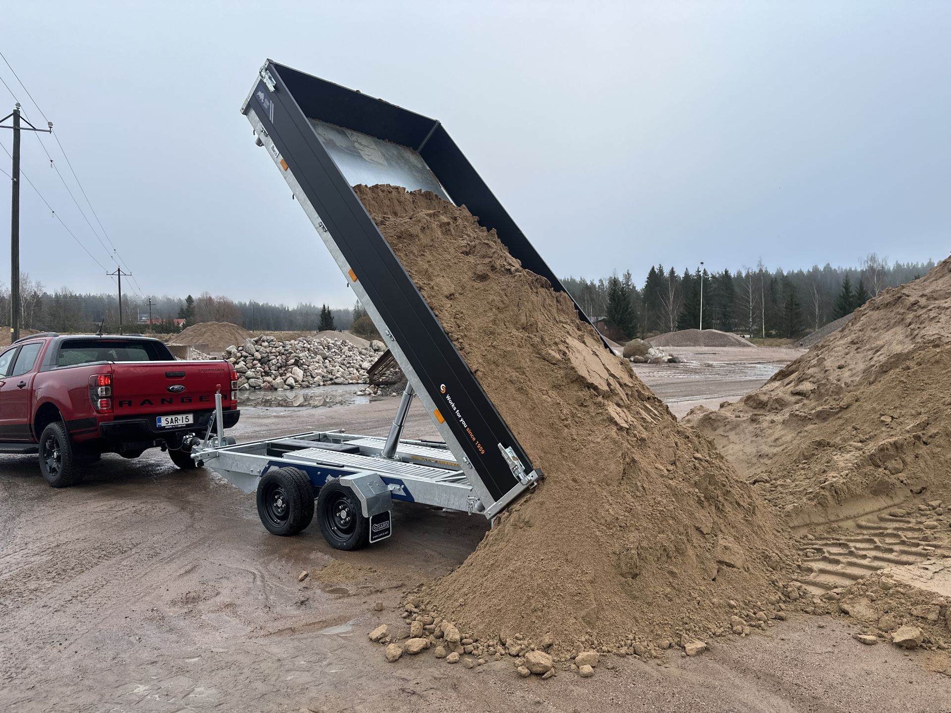 perävaunut ja kippikärry hydraulisella kippauksella. Parhaat myy alberni oy.