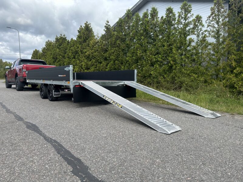 perävaunut ja peräkärryt rampeilla myy Alberni Oy.