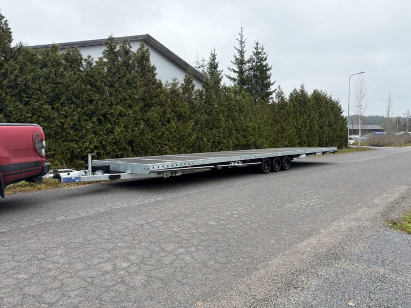 Iso Lavettiperävaunu ei ole ongelma. Alberni toimittaa suurimmat mahdolliset perävaunut.