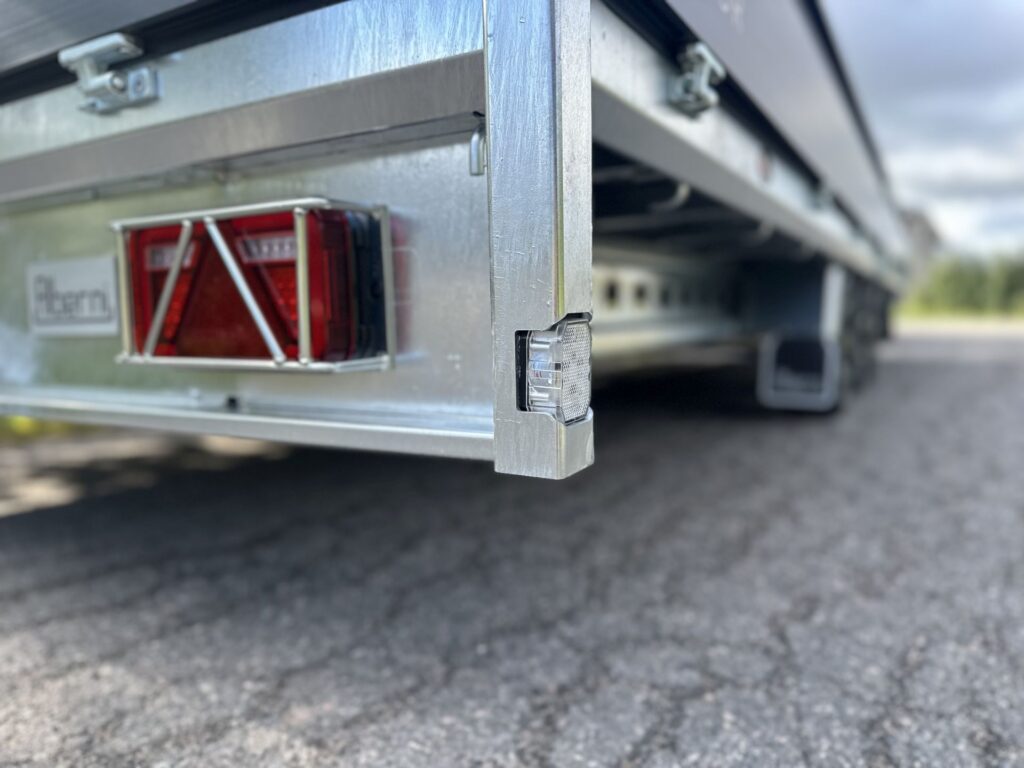 lavettikärry henra led valot ja suojaraudat.