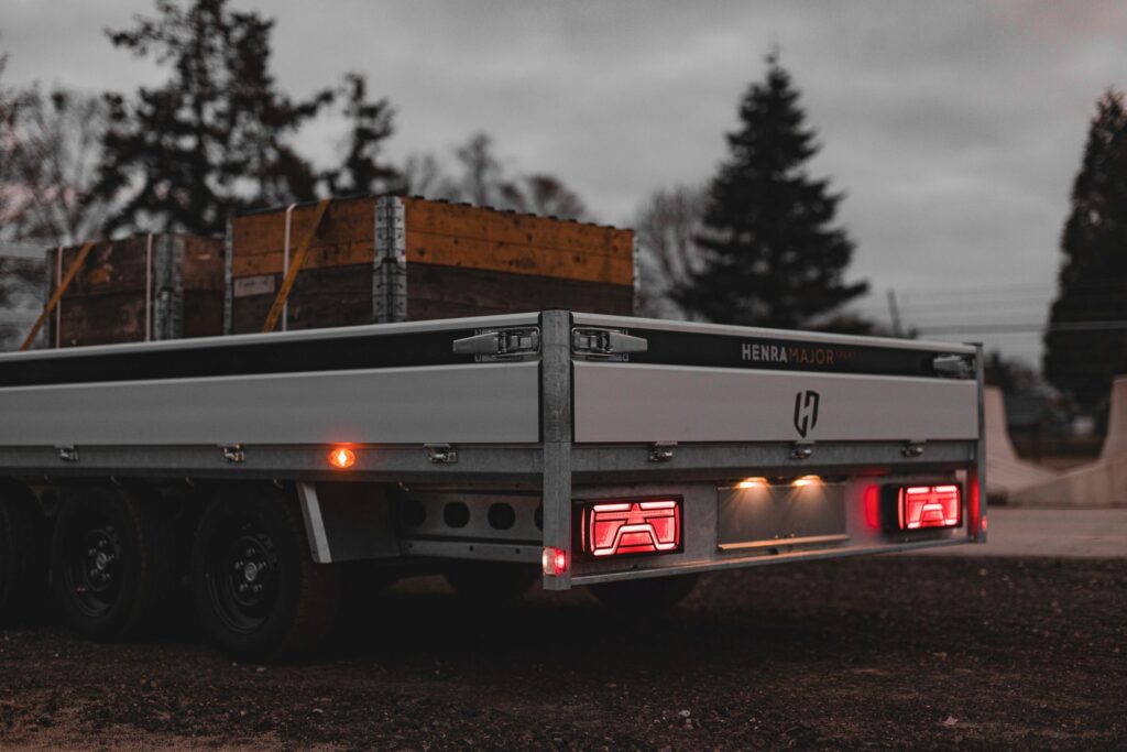 Peräkärry HENRA MAJOR kantaa kaiken. Myyjä Alberni Oy.