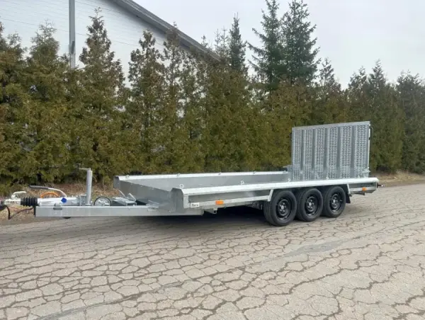 Vlemmix MT 400x180 cm 3500 kg kolmeakselinen koneenkuljetuskärry. perävaunut ja peräkärryt sinun koneillesi myy alberni oy. Peräkärry ammattilaiselle.