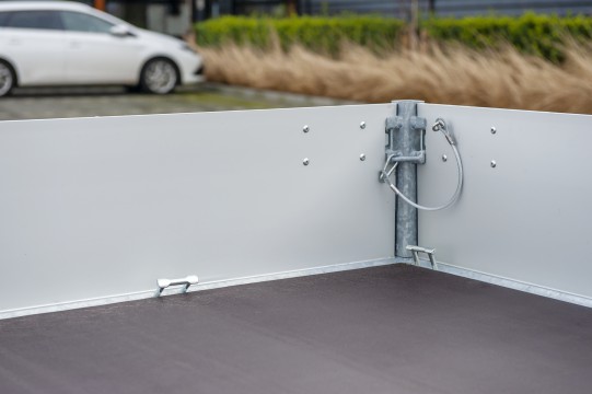 lavettiperävaunu henra voidaan varustaa 40cm korkeilla alumiini laidoilla.